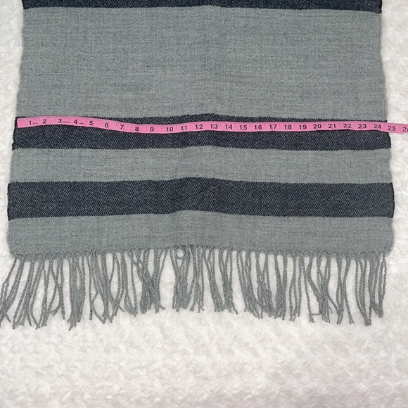 💕5 for $20 GOODFELLOW & Co. Striped Scarf Navy & Gray With Fringe EUC - Picture 6 of 8